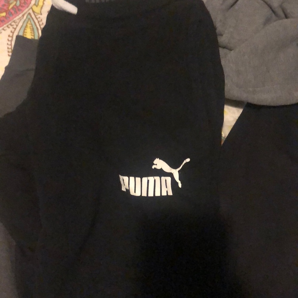 Men’s small puma joggers with draw string -